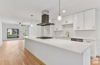 909 Austin Highlands Blvd in Austin, TX - Building Photo - Building Photo