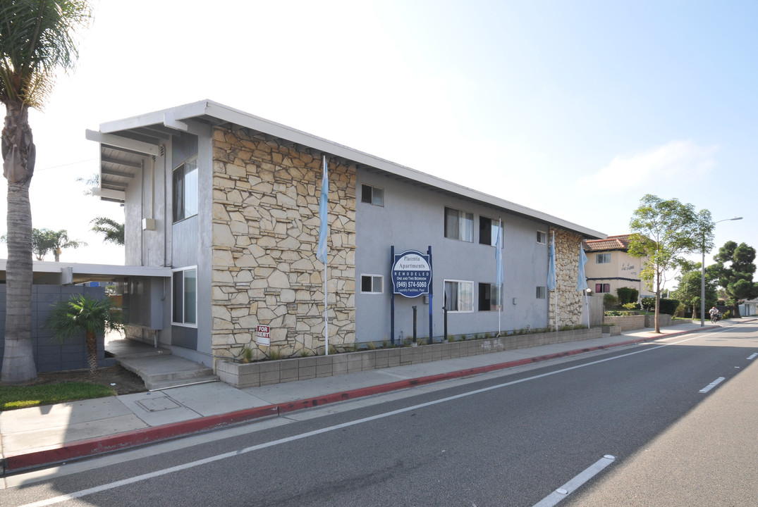 Placentia Apartments in Costa Mesa, CA - Building Photo