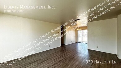 939 Hayloft Ln in San Antonio, TX - Building Photo - Building Photo