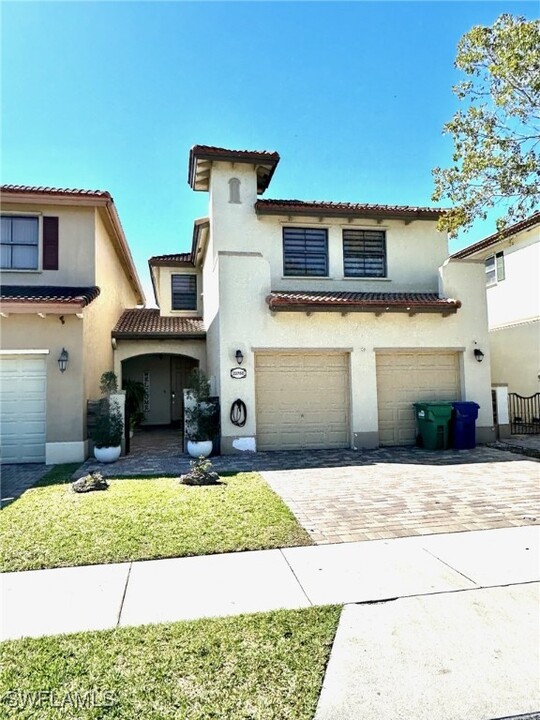 22768 SW 89th Path in Cutler Bay, FL - Building Photo