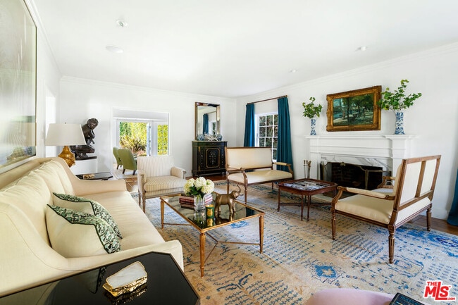 615 Trenton Dr in Beverly Hills, CA - Building Photo - Building Photo