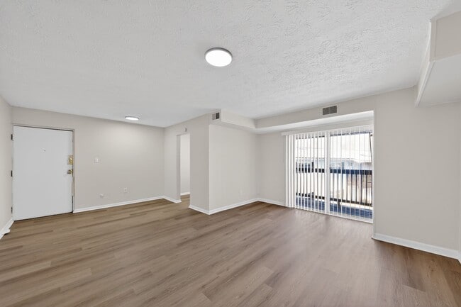 Prime Hamburg Apartments in Lexington, KY - Building Photo - Building Photo