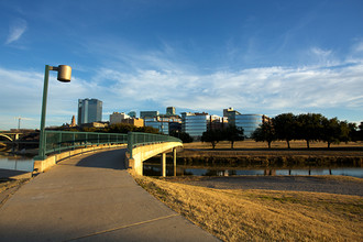 Eastland in Fort Worth, TX - Foto de edificio - Building Photo