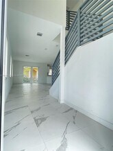 116 NW 10th St in Hallandale Beach, FL - Building Photo - Building Photo