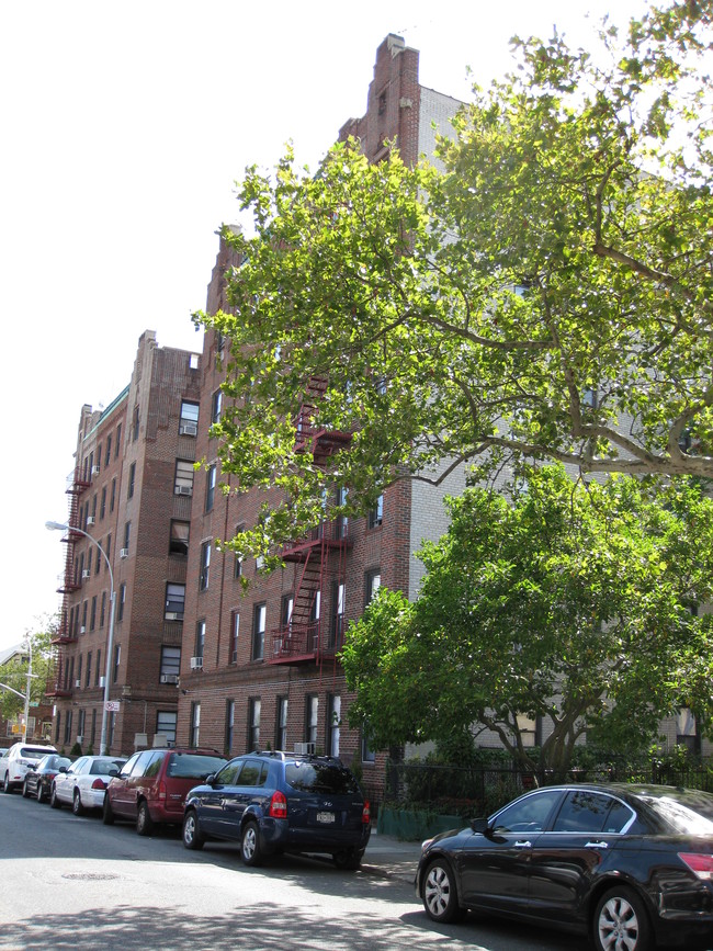 1590 W 8th St in Brooklyn, NY - Foto de edificio - Building Photo