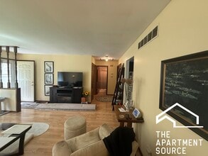 842 W Spring St in South Elgin, IL - Building Photo - Building Photo