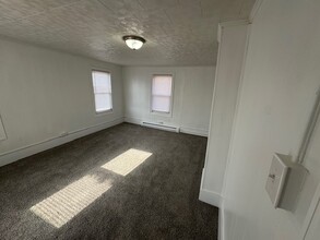 129 Foster St, Unit 2 in Old Forge, PA - Building Photo - Building Photo