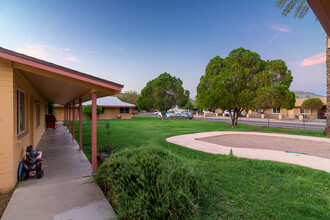 Skycrest Apartments in Phoenix, AZ - Building Photo - Building Photo