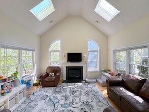 8 Farmer Cir in Arlington, MA - Building Photo - Building Photo