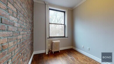 326 E 35th St in New York, NY - Building Photo - Building Photo