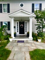 9 Greenlaw Blvd in Newport, RI - Building Photo