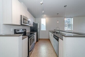 4241 N Massachusetts Ave in Portland, OR - Building Photo - Building Photo