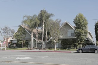 Quiet Park in Downey, CA - Foto de edificio - Building Photo