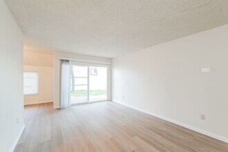 1970 Knolls Dr in Santa Rosa, CA - Building Photo - Building Photo