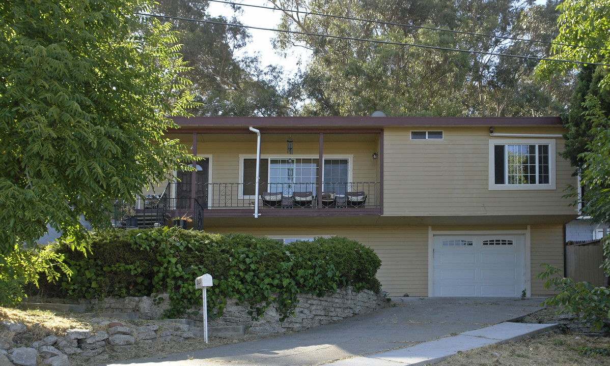 2523 Samuel St in Pinole, CA - Foto de edificio