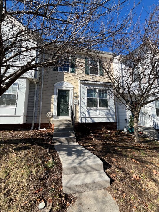 225 Sherando Cir in Stephens City, VA - Building Photo