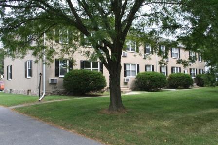 123 Gallagher Rd in Wayne, PA - Foto de edificio