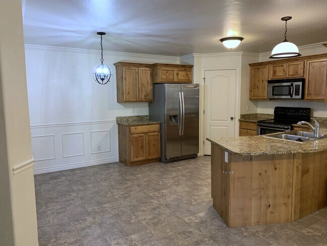 684 S 2150 W, Unit 204 in Pleasant Grove, UT - Building Photo - Building Photo