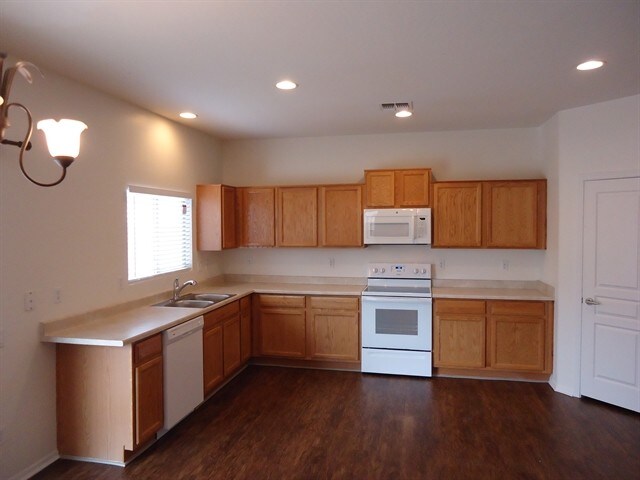 17248 W Marshall Ln in Surprise, AZ - Building Photo - Building Photo