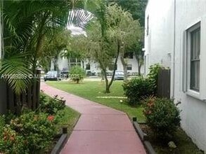 9431 Fontainebleau Blvd in Miami, FL - Building Photo - Building Photo