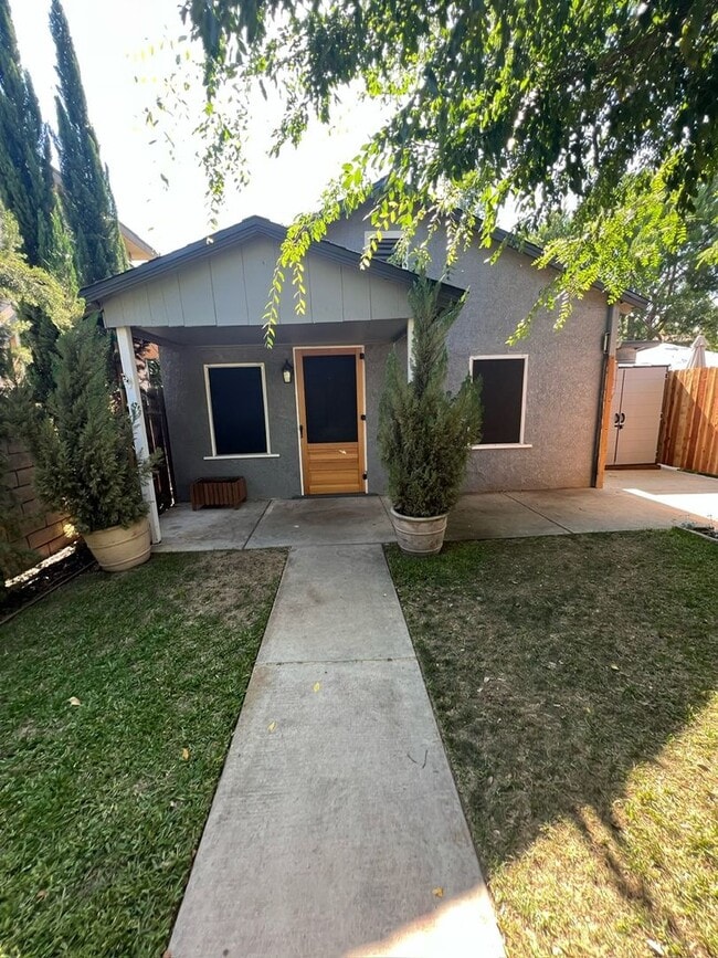 property at 330 N Shaffer St