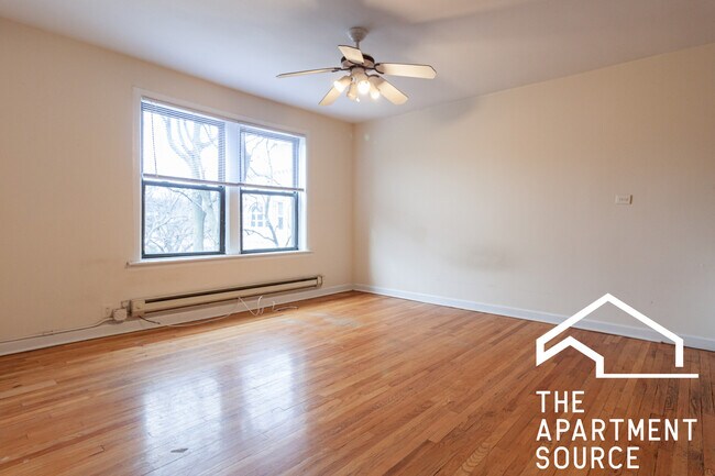 1058 W George St, Unit 314 in Chicago, IL - Building Photo - Building Photo