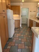 325 E Colorado Blvd in Monrovia, CA - Foto de edificio - Building Photo