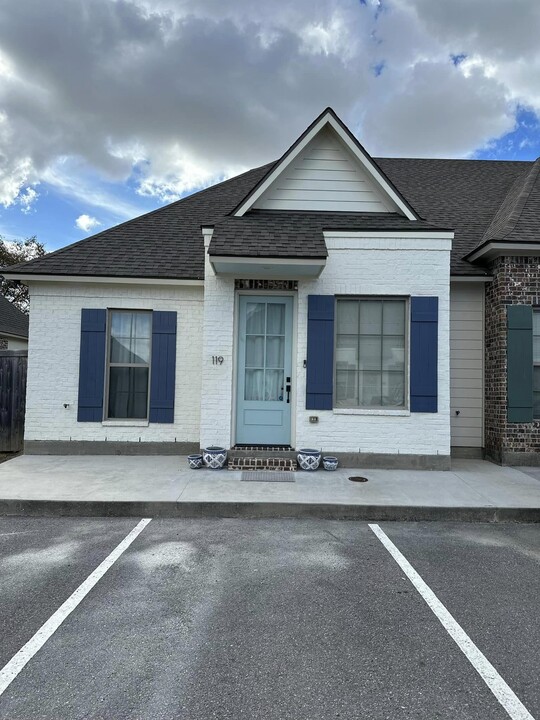 119 Rue Argenteuil in Lafayette, LA - Building Photo