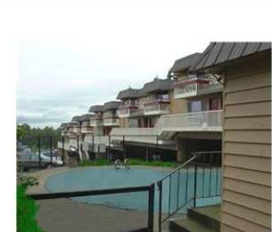 Skyline Park Villa in Seatac, WA - Building Photo