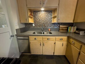 1995 Fairmount Ave S in Salem, OR - Building Photo - Building Photo