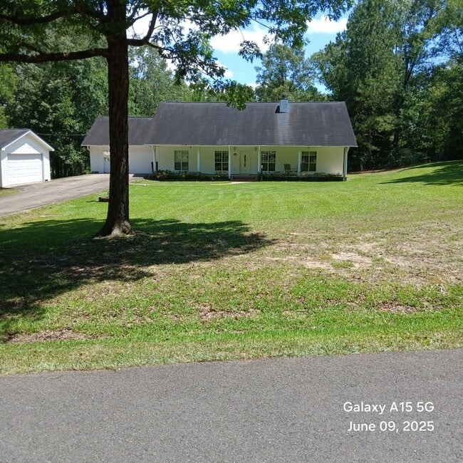property at 140 Robin Hood Rd