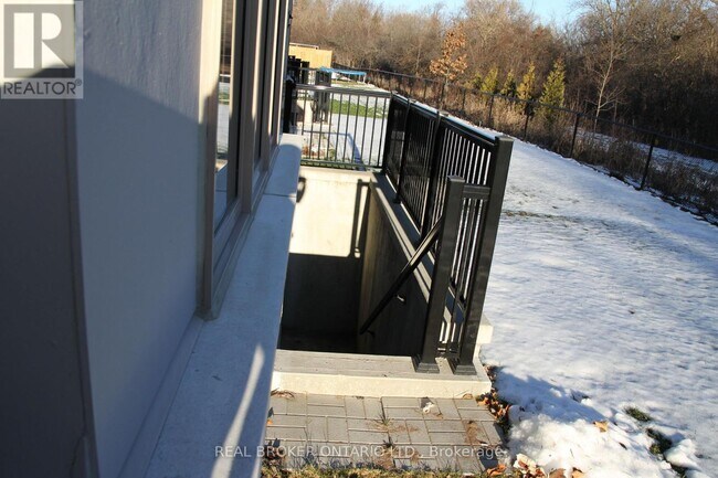 31 Swordfish Dr in Whitby, ON - Building Photo - Building Photo