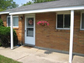 180 W Lake Lansing Rd, Unit Lake Lansing Rd in East Lansing, MI - Building Photo