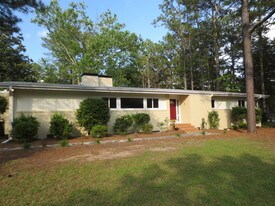 785 E Massachusetts Ave in Southern Pines, NC - Building Photo