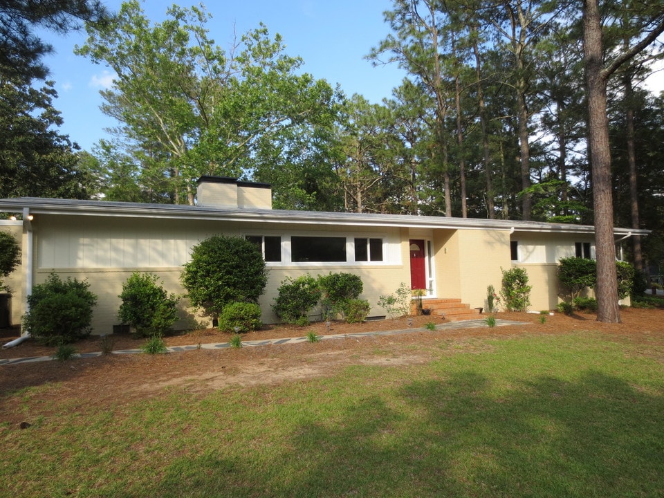 785 E Massachusetts Ave in Southern Pines, NC - Building Photo