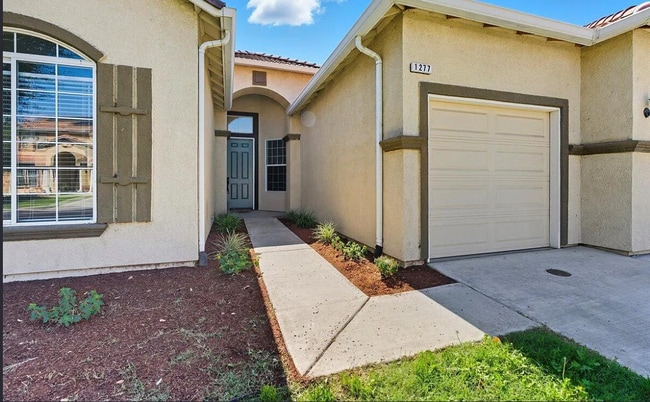 1277 Paradise Loop in Lemoore, CA - Building Photo - Building Photo