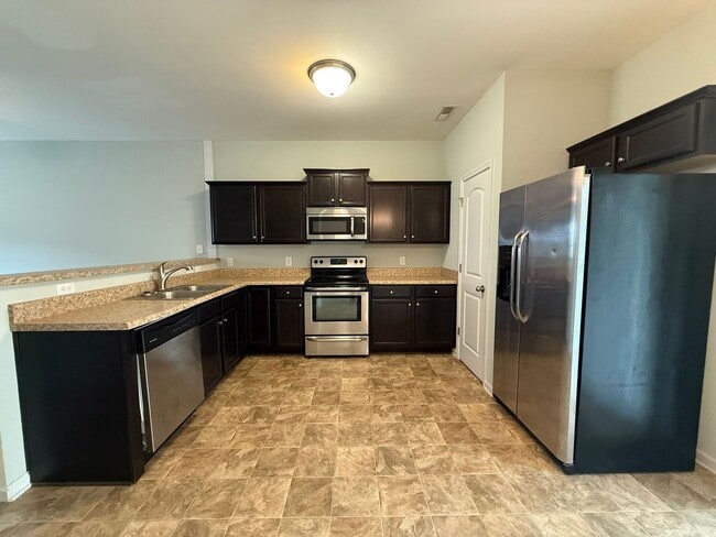 519 Oyster Rock Ln in Sneads Ferry, NC - Building Photo - Building Photo