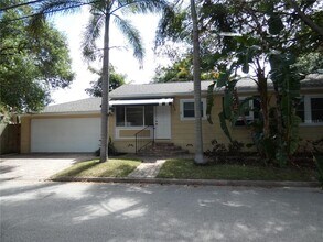 495 24th Ave N in St. Petersburg, FL - Building Photo - Building Photo