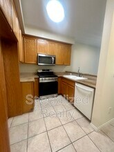 5716 Whitsett Ave in Los Angeles, CA - Building Photo - Building Photo