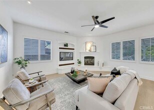 24942 Greensbrier Dr in Stevenson Ranch, CA - Foto de edificio - Building Photo