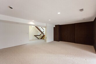 7036 Buxton Terrace in Bethesda, MD - Foto de edificio - Building Photo