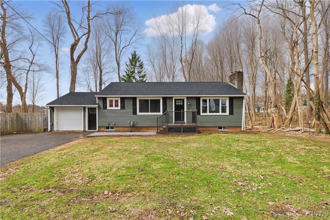 3 Artillery Ln in Baldwinsville, NY - Building Photo