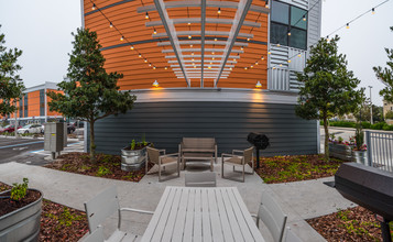 NOBAY Apartments in Lakeland, FL - Foto de edificio - Building Photo