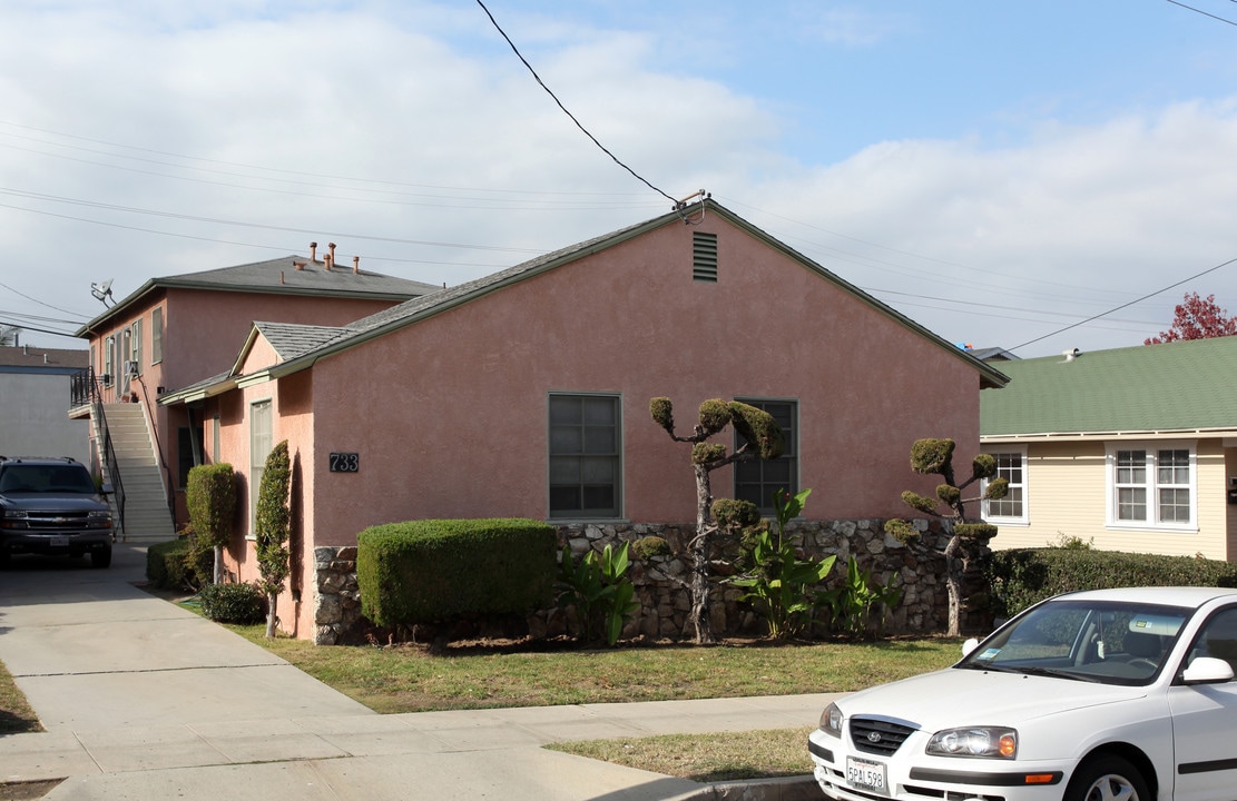 733-735 Termino Ave in Long Beach, CA - Foto de edificio