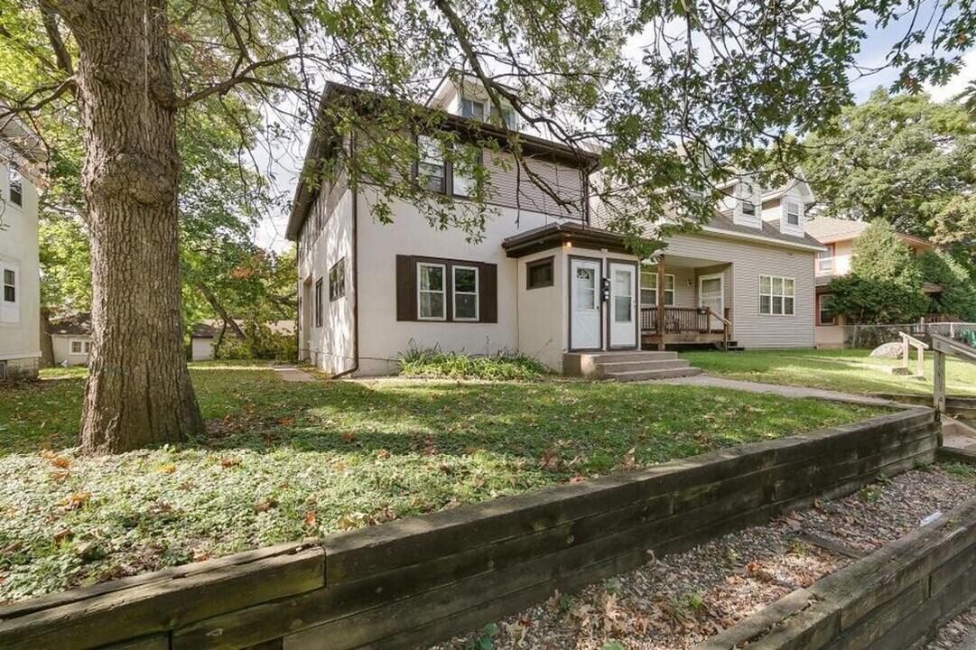 3015 N Girard Ave-Unit -Lower Unit in Minneapolis, MN - Building Photo