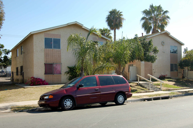 138-140 E Park Ave in San Ysidro, CA - Building Photo - Building Photo