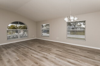 9709 White Barn Way in Riverview, FL - Foto de edificio - Building Photo
