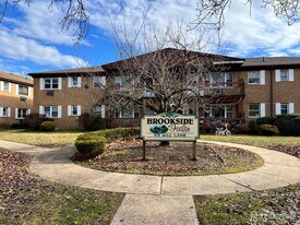 55 Gill Ln in Woodbridge Township, NJ - Building Photo