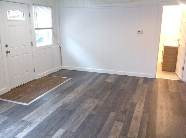 8332 Loyal Way NW in Seattle, WA - Building Photo - Building Photo