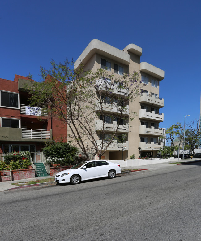 701 S Kingsley Dr in Los Angeles, CA - Foto de edificio - Building Photo